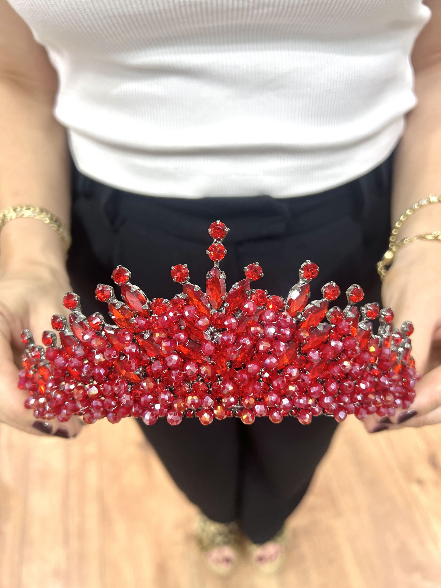 Gelin Tacı Boncuklu Akasya Model Hologramlı Kırmızı Renk