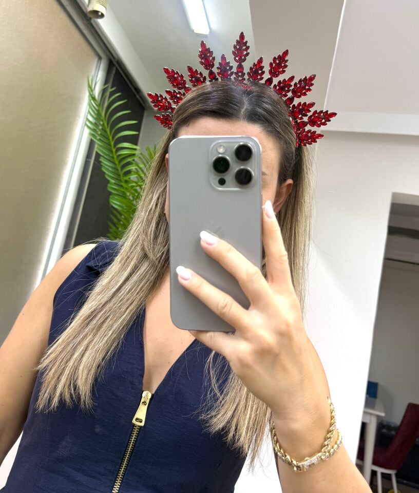After Taç  Dik Çiçek Model Kırmızı Renk