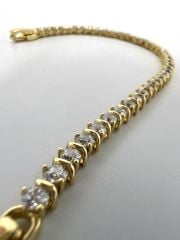 Özel Seri VIP Bileklik Kare Taşlı Girintili Model Gold Renk