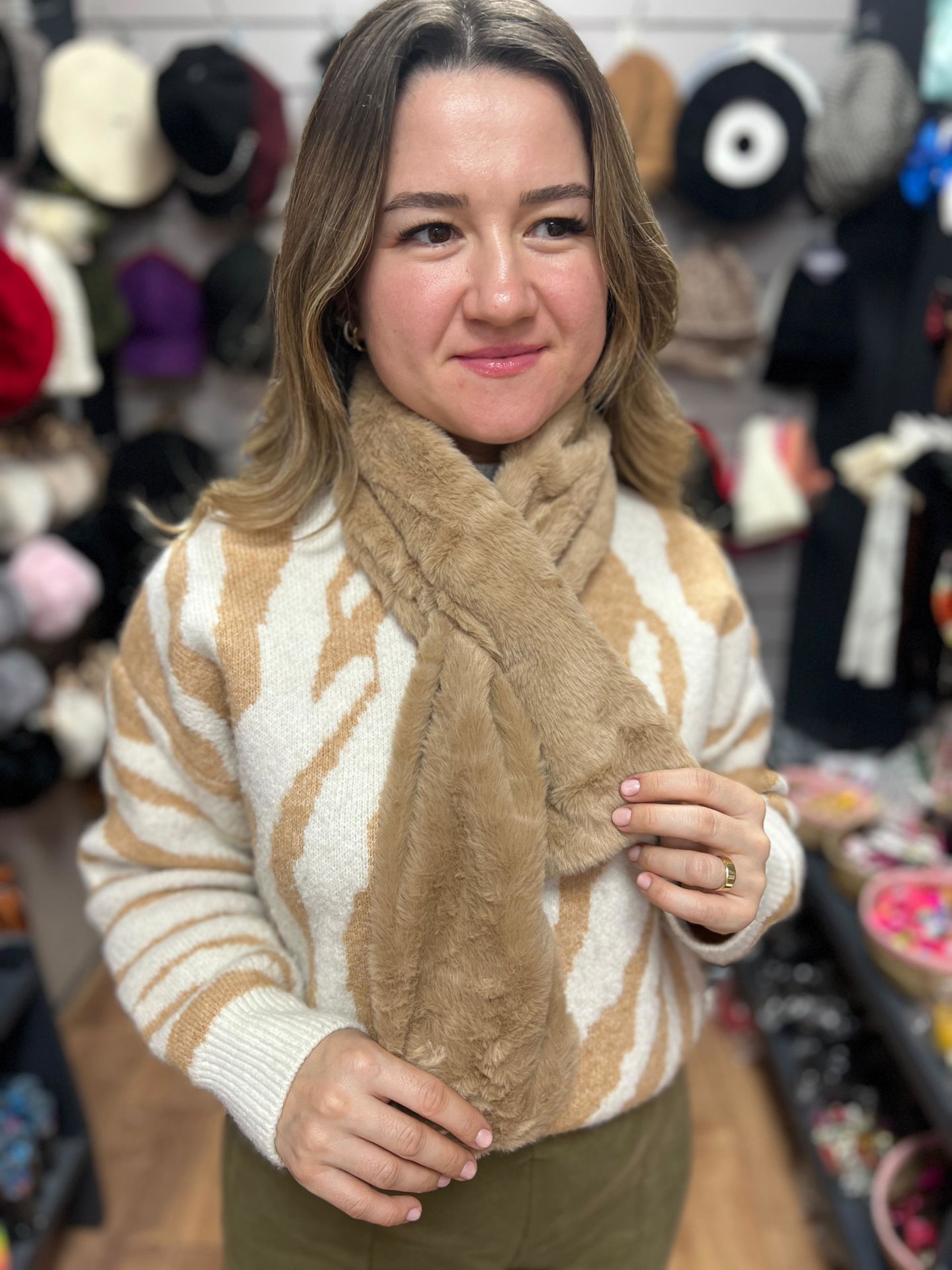 Peluş İçten Geçmeli Atkı Açık Kahve Renk