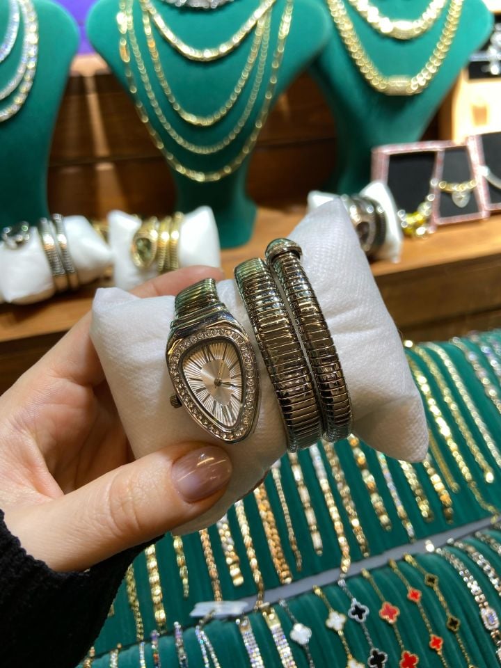 Marka Model Saat Beyaz Kasalı Gümüş Kordonlu