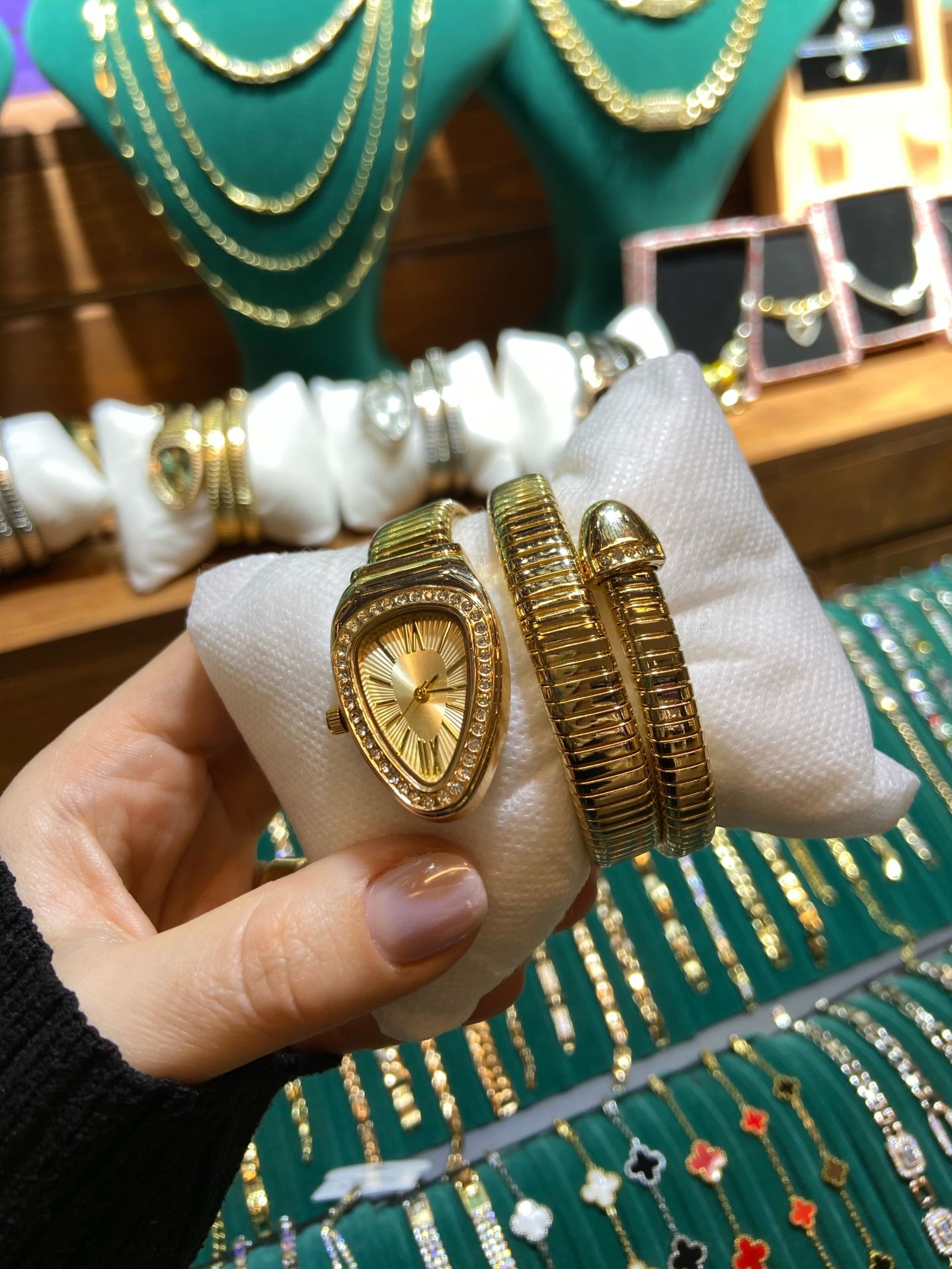 Marka Model Saat Gold Kasalı Gold Kordonlu