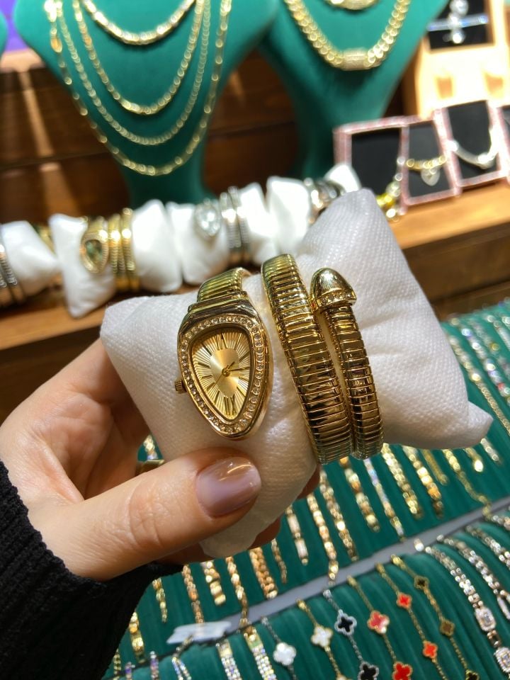 Marka Model Saat Gold Kasalı Gold Kordonlu