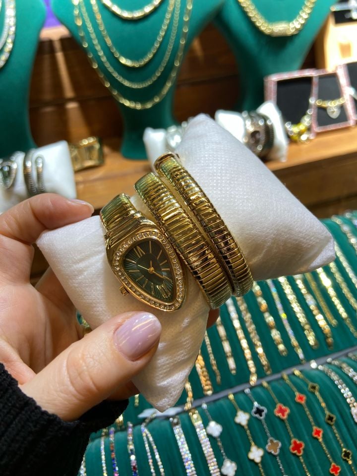 Marka Model Saat Yeşil Kasalı Gold Kordonlu