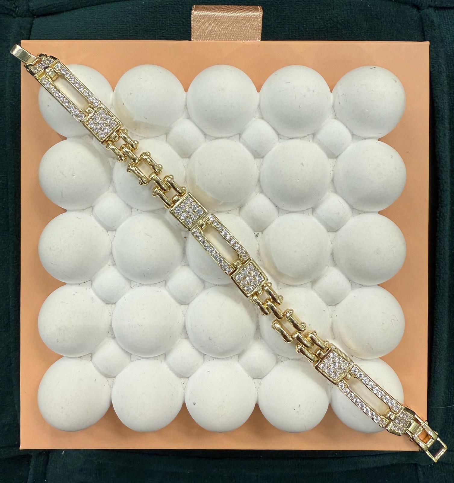 VIP Bileklik Dikdörtgen Detaylı Taşlı Gold Renk