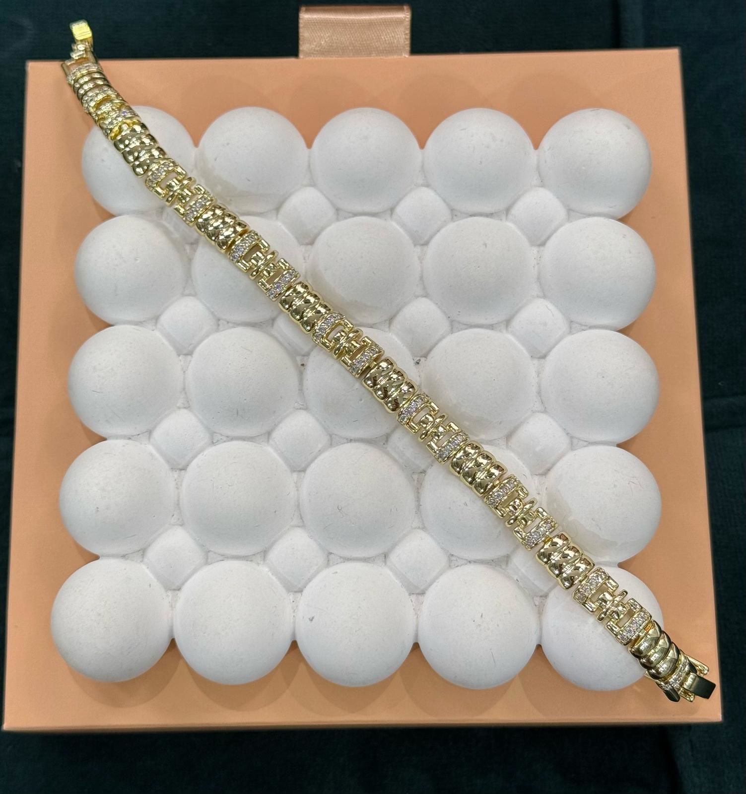 VIP Bileklik Sık Taşlı Birleşik Halkalı Gold Renk