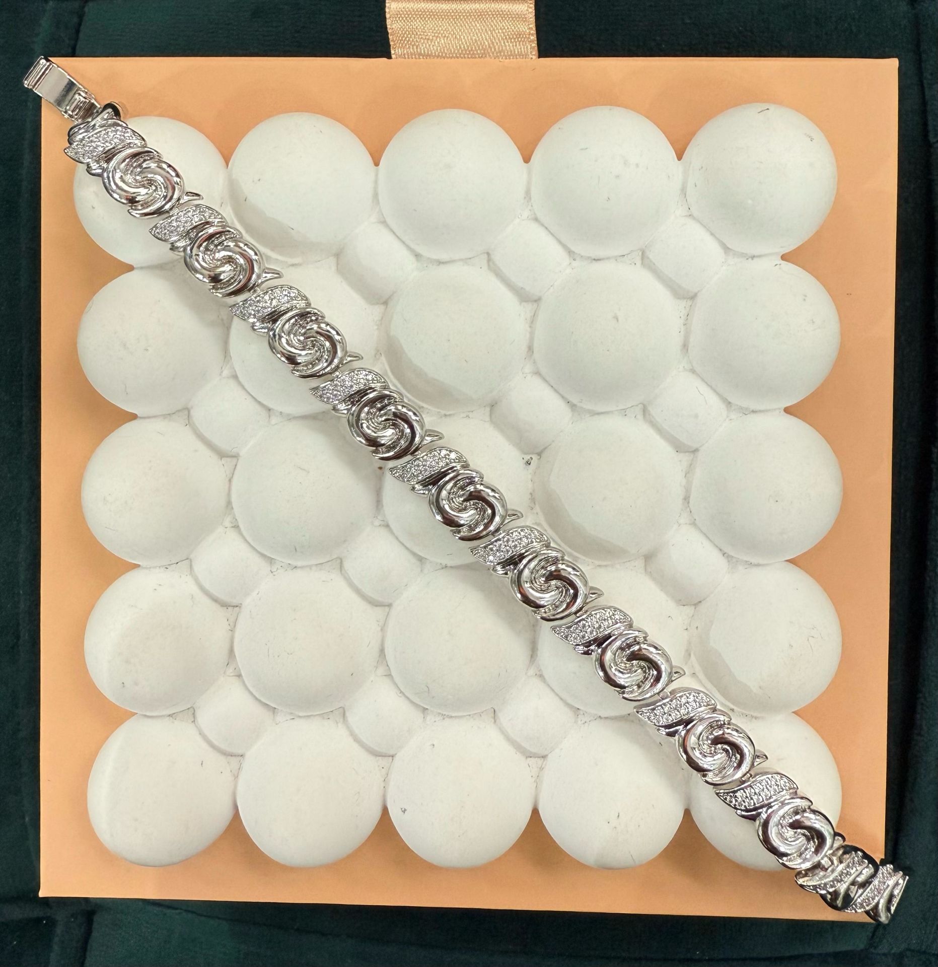 VIP Bileklik Gül Detaylı Taşlı Gümüş Renk