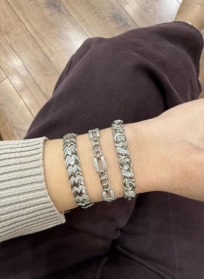 VIP Bileklik Gül Detaylı Taşlı Gümüş Renk