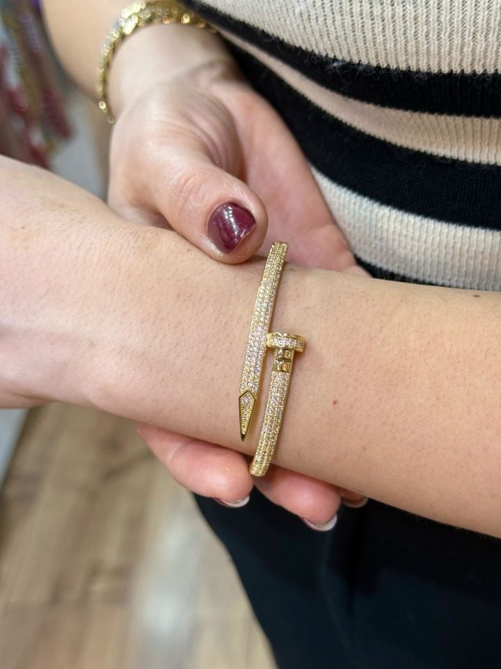 Vip Marka Model Full Taşlı Çivi Model  Gold Renk Kelepçe 60 MM