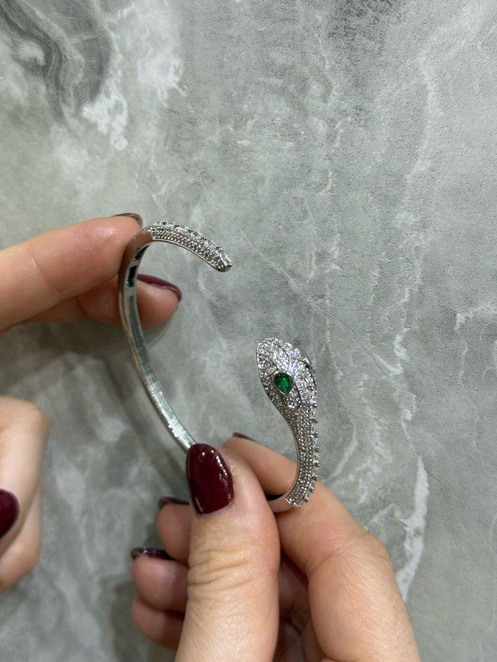 Vip Marka Model Full Taşlı Yılan Model  Gümüş  Renk Kelepçe 60 MM