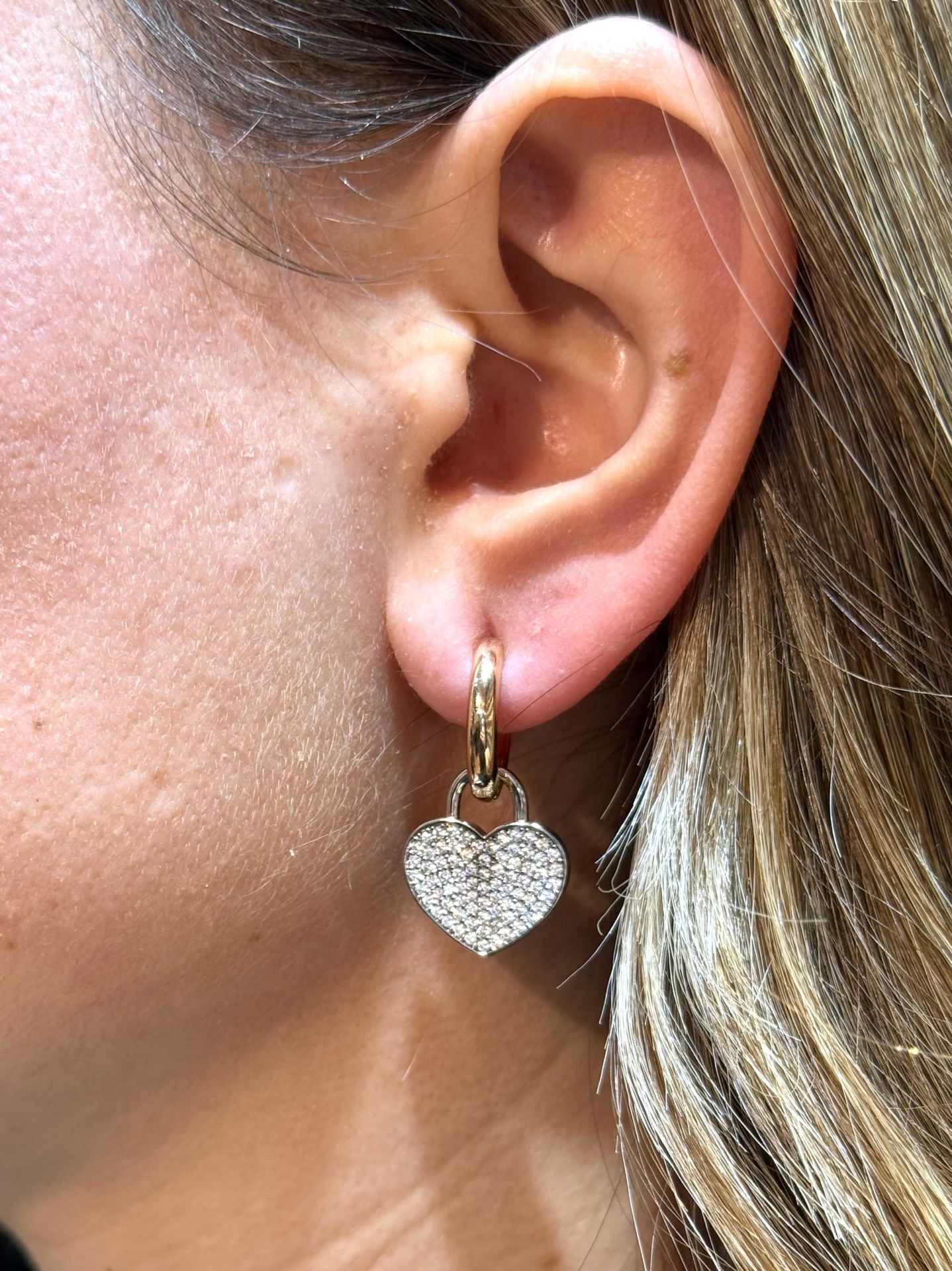 Özel Seri VIP Küpe Zirkon Taşlı Kalp Model 14K  Gold Renk