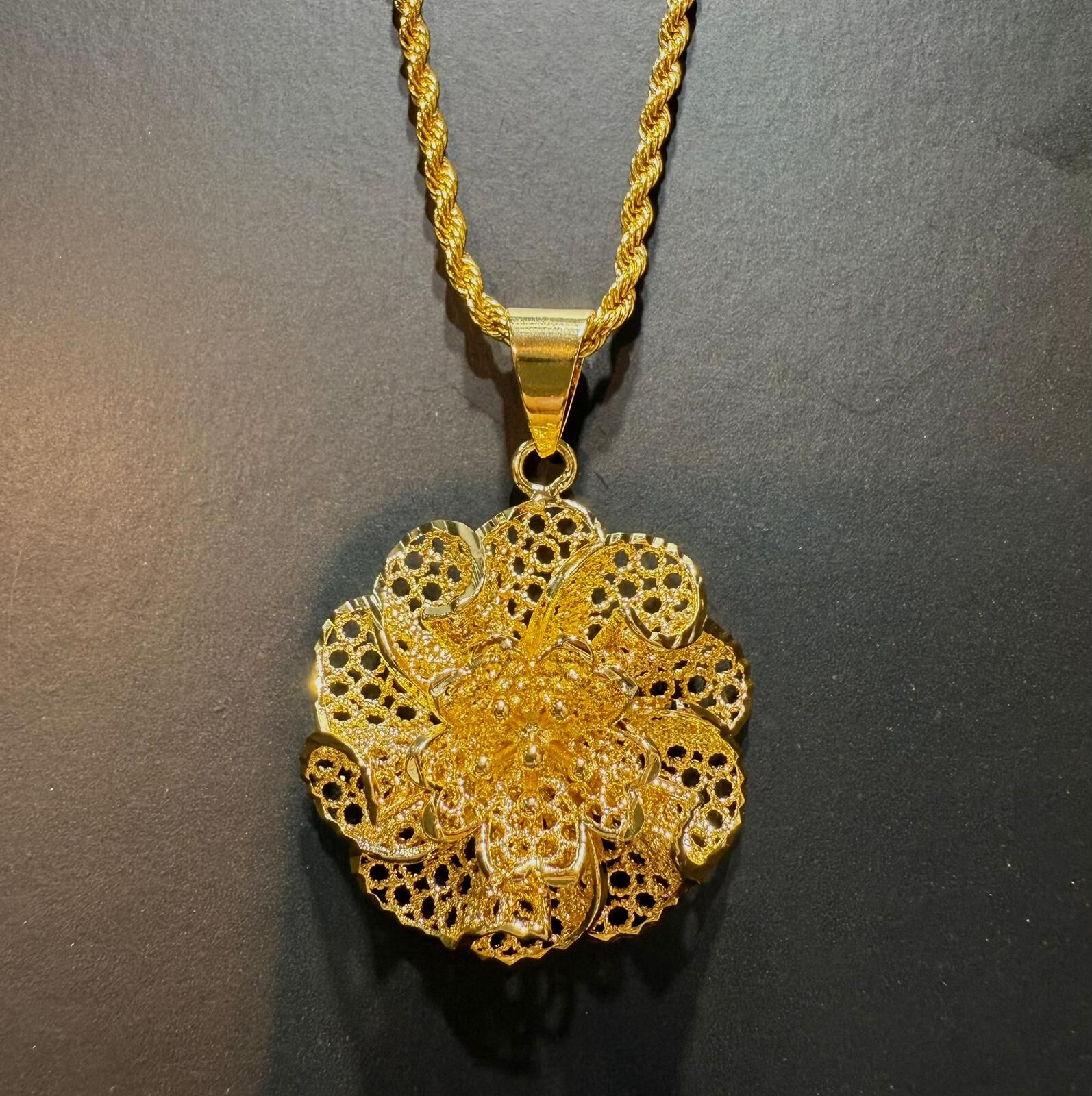 22K ALTIN KAPLAMA  FÜZYON ÇİÇEK 4 CM BÜYÜK  KOLYE