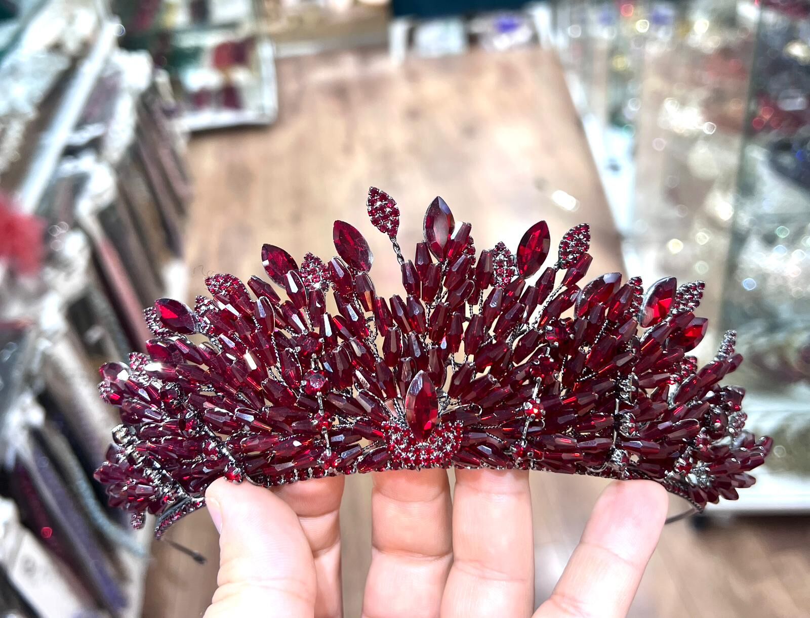 Gelin Tacı Bordo Renk 3 Boyutlu Kristal Boncuk ve Taşlı