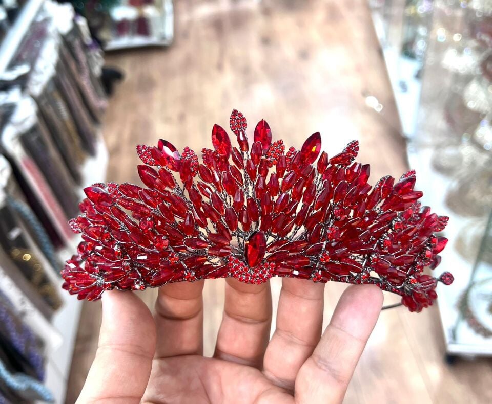 Gelin Tacı Kırmızı Renk 3 Boyutlu Kristal Boncuk ve Taşlı