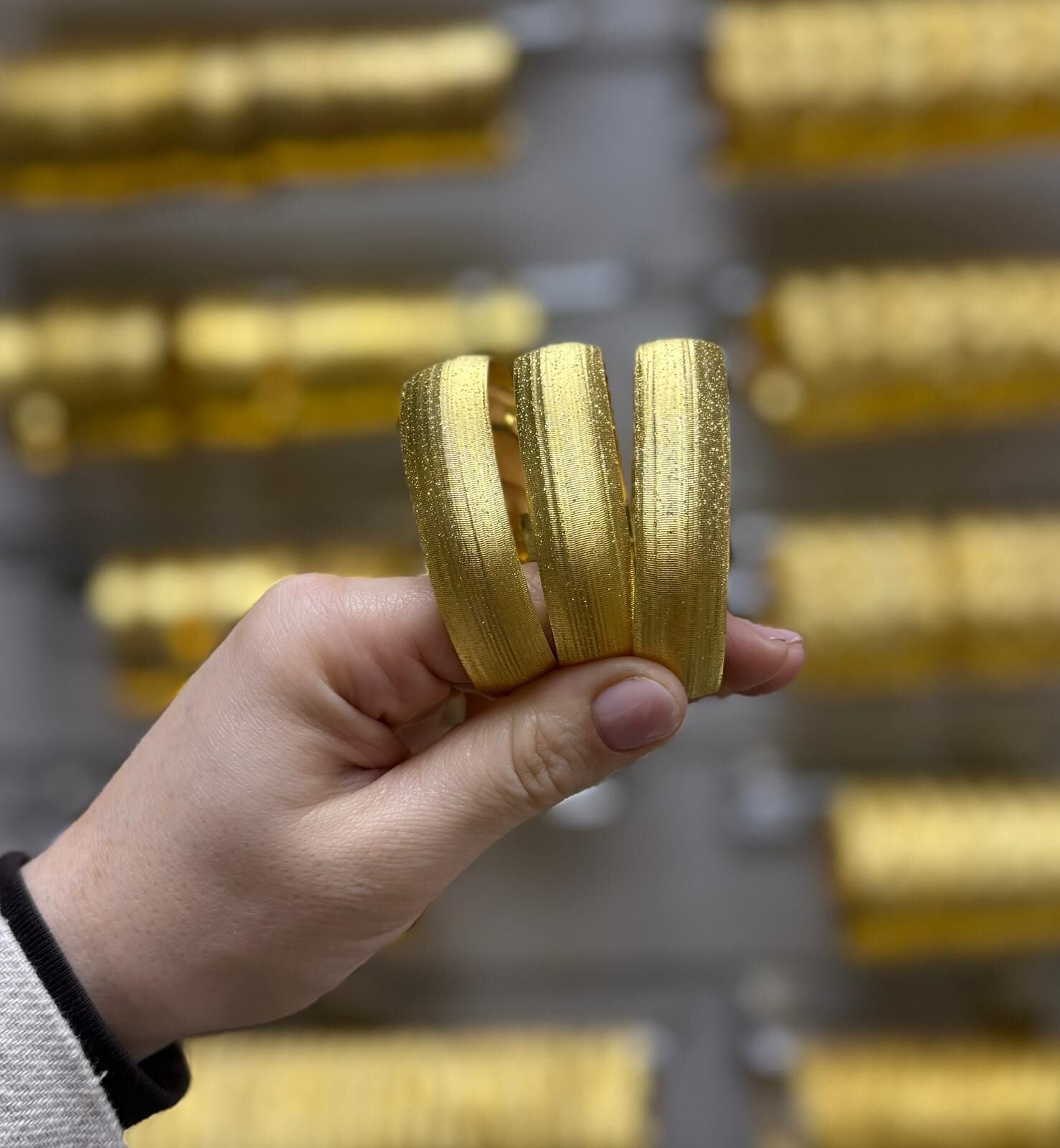22K ALTIN KAPLAMA SİMLİ OYMALI MODEL BİLEZİK 1.5 CM